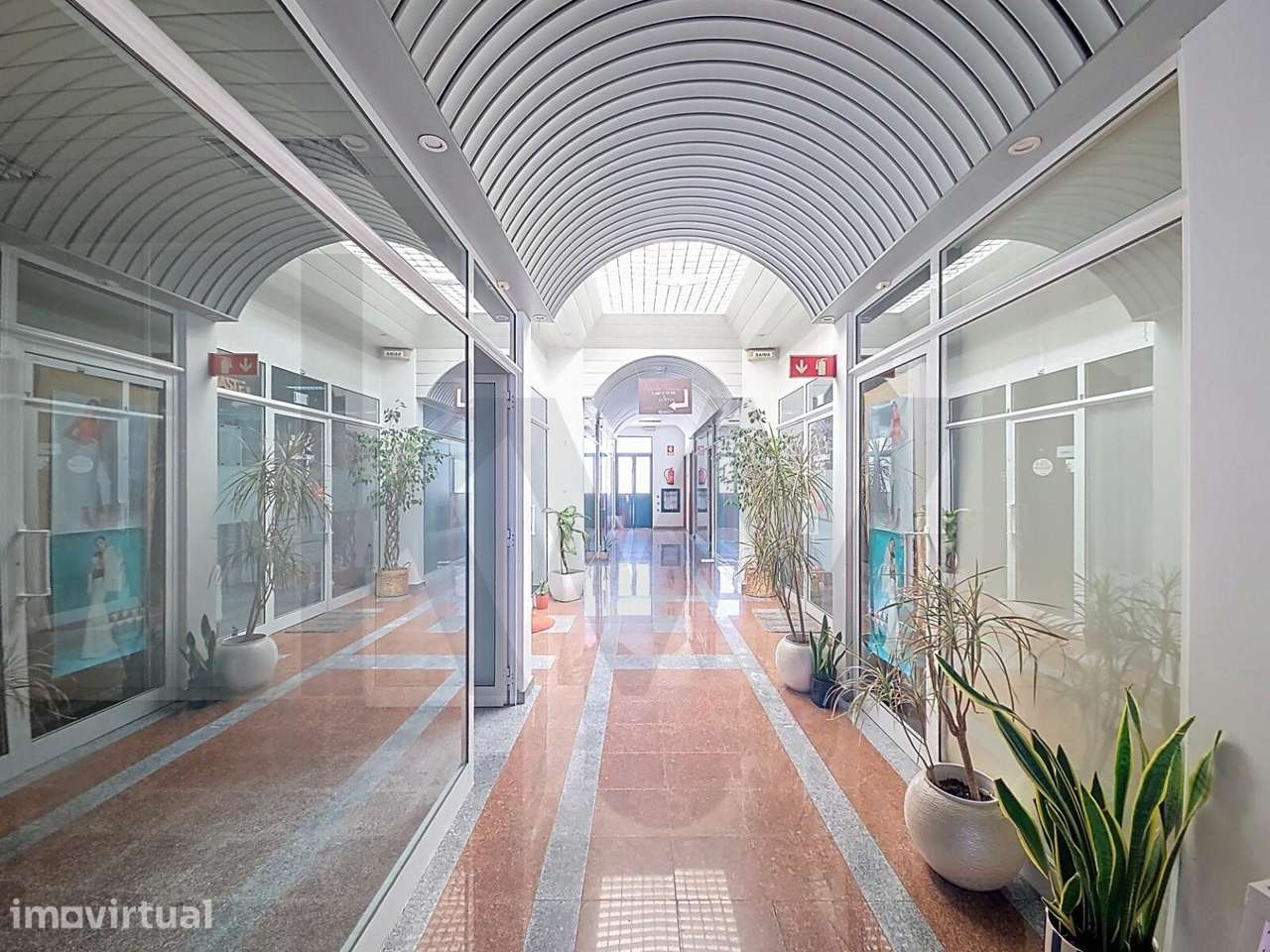 Oportunidade Única: Loja de 10m2 em Galeria Premium - Grande imagem: 5/6