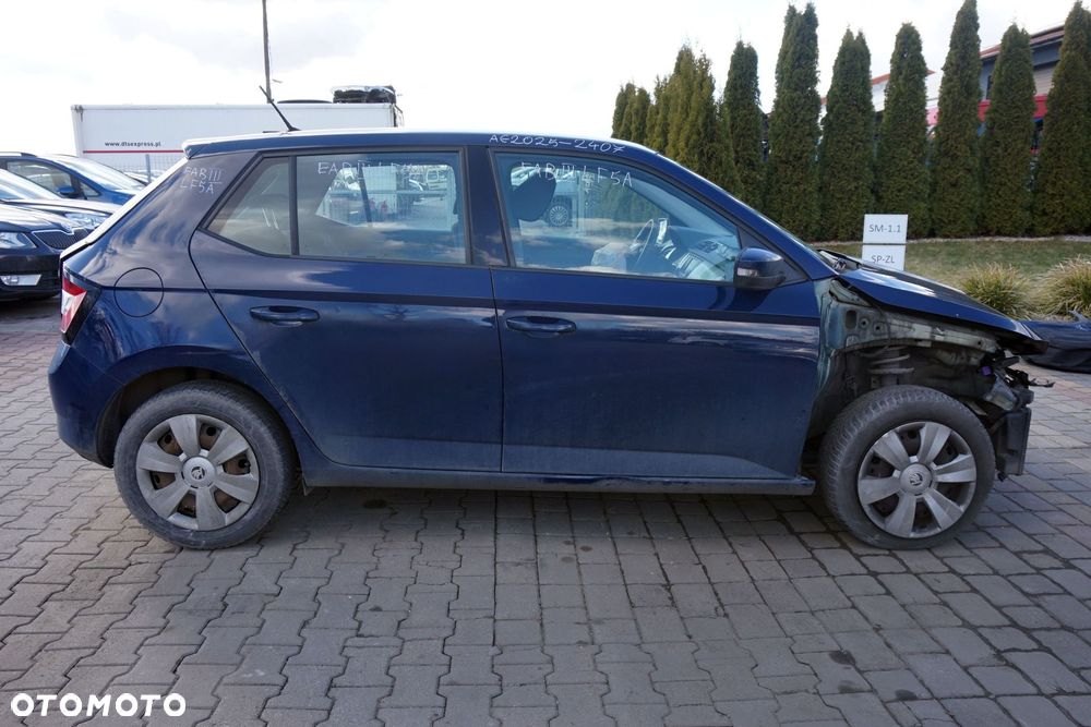 SKODA FABIA III NJ3 5D HB 2015 LF5A 1.2 TSI CJZC 89KM PED GRANATOWY na części - 6