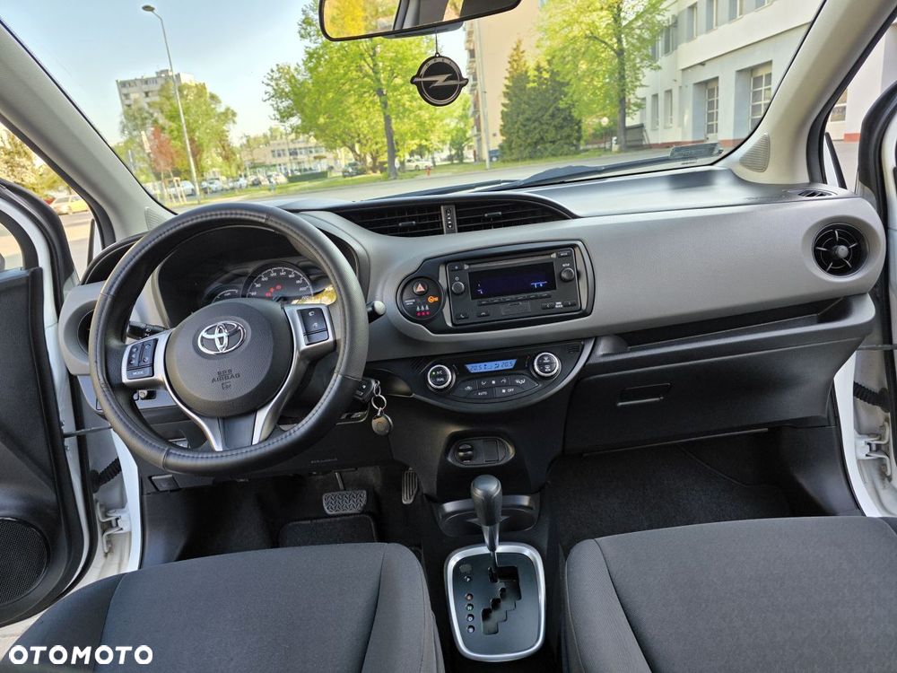 Toyota Yaris Hybrid 100 Active - 8