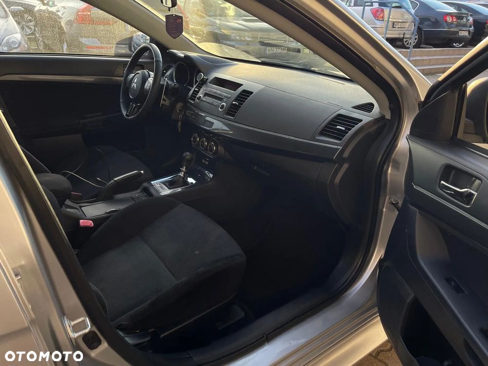 Mitsubishi Lancer - 8