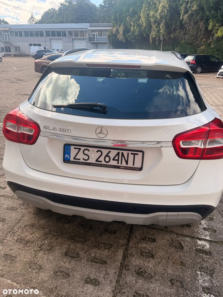 Mercedes-Benz GLA 180 Urban - 6