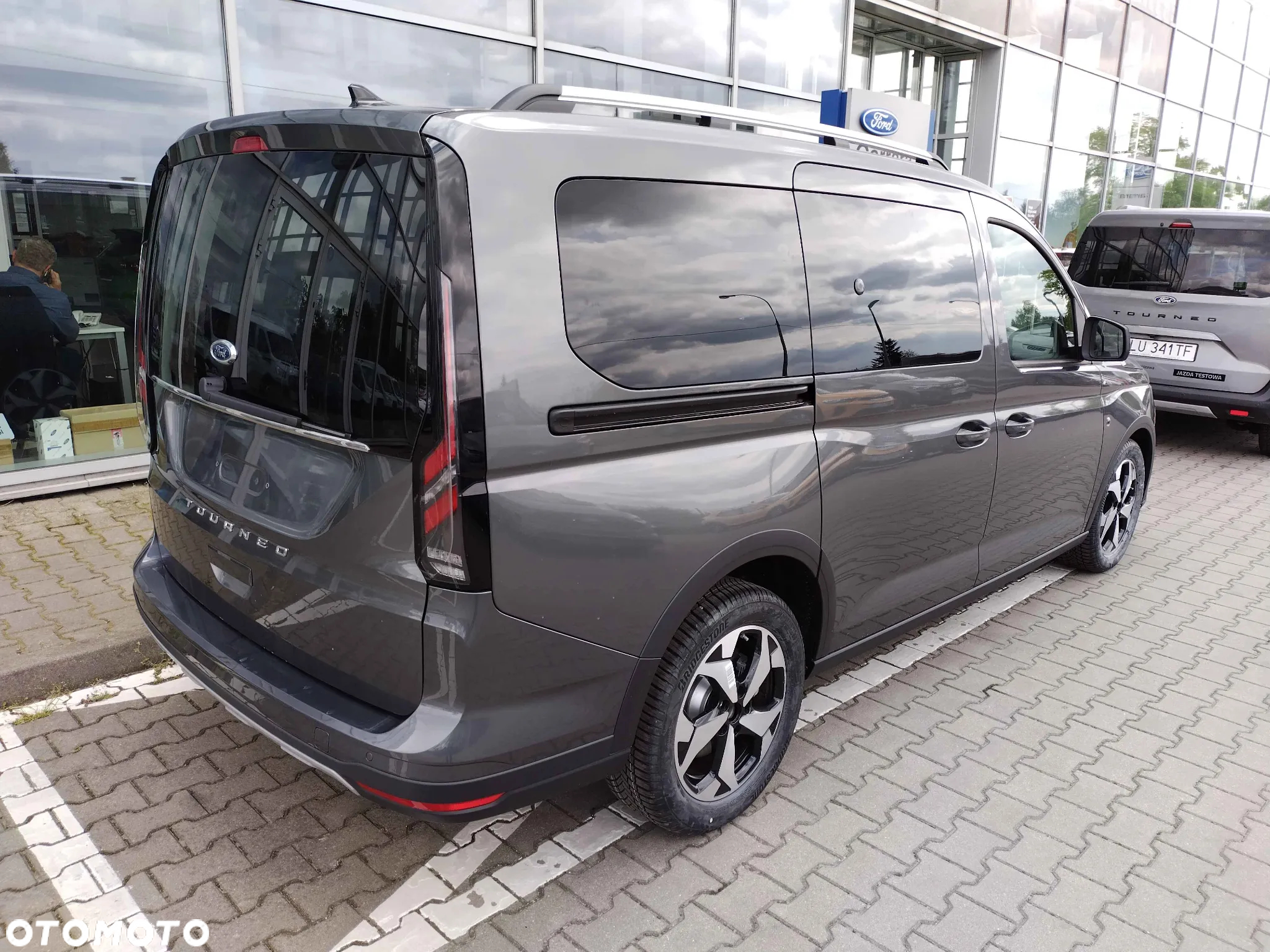 Ford Tourneo Connect Grand - 3