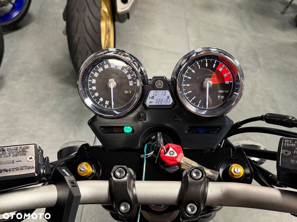 Yamaha XJR - 23