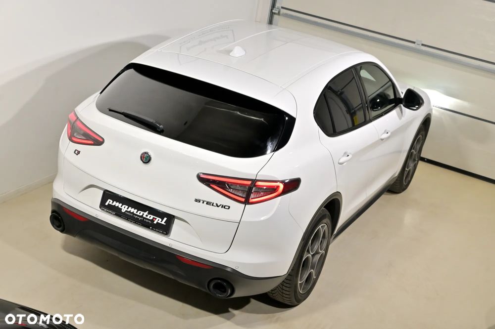Alfa Romeo Stelvio 2.0 Turbo TI Q4 - 32