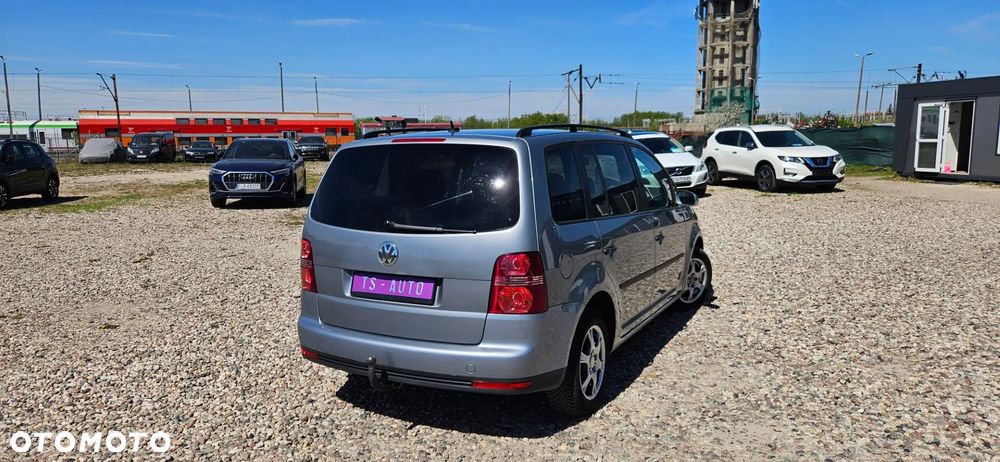 Volkswagen Touran - 11