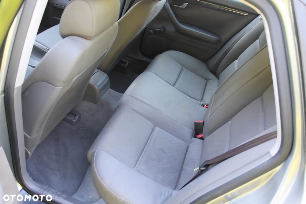Audi A4 Limousine - 10