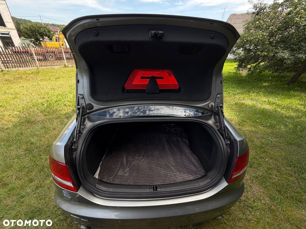 Audi A6 Limousine 2.4 - 32