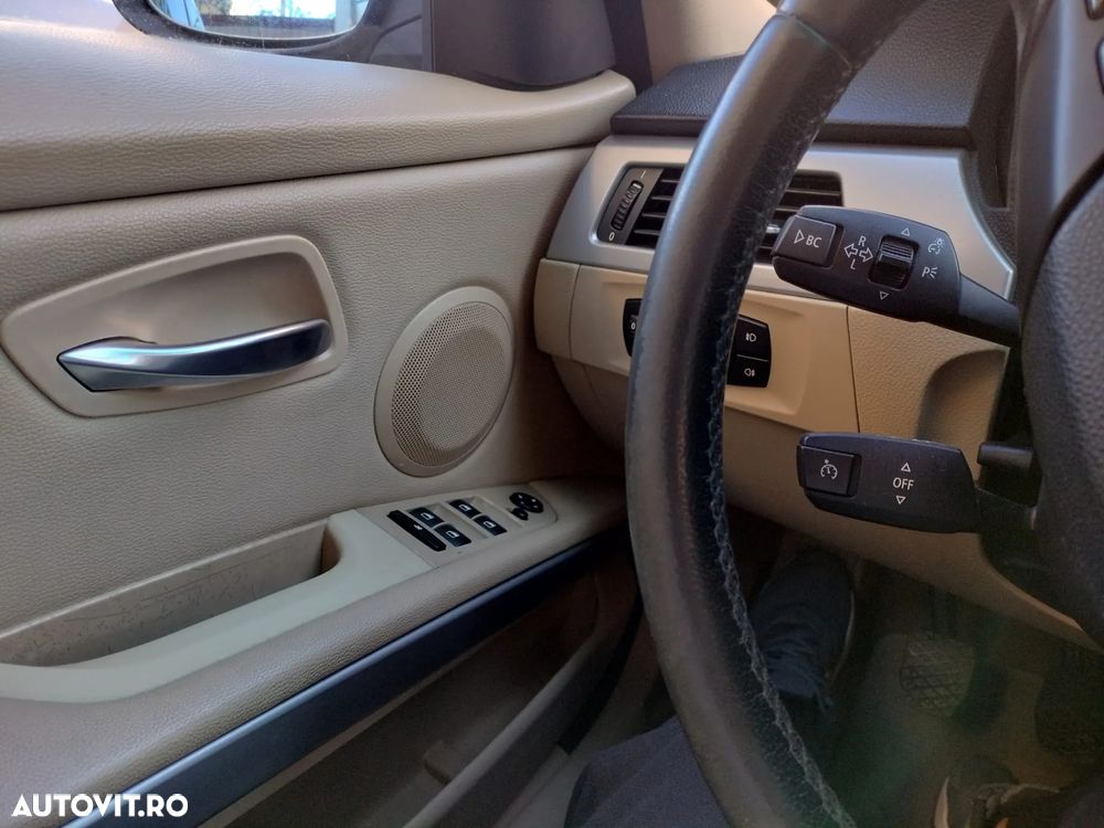 BMW Seria 3 318d Touring - 2