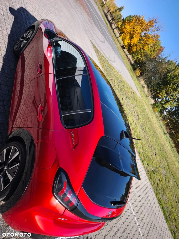 Peugeot 208 - 8