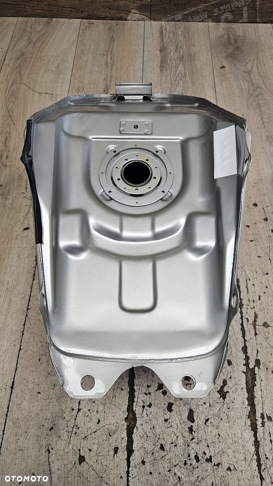 Zbiornik Paliwa Suzuki RG 250 Gamma Walter Wolf Edition  44100-40870-31P - 8