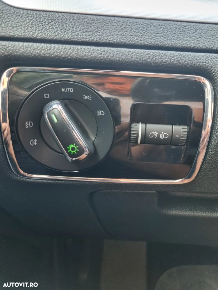 Skoda Superb Combi 2.0 TDI Ambition DSG - 7