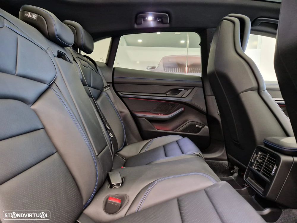 Porsche Taycan Cross Turismo 4S - 30