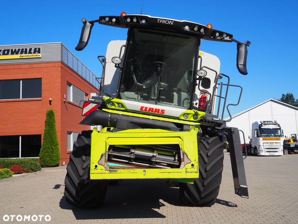 Claas Trion 720 MONTANA + V680 - 7