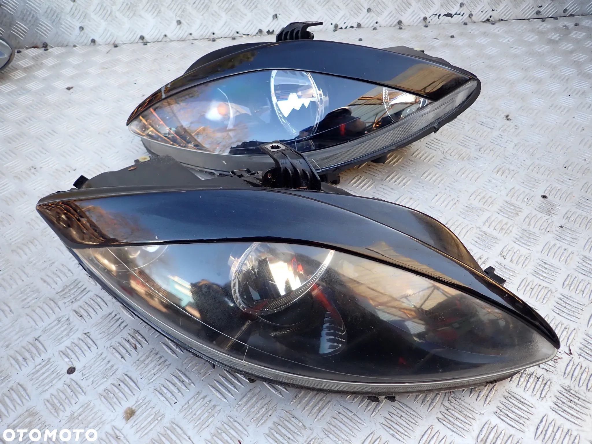 LAMPA LEWY / PRAWY PRZÓD SEAT LEON II  89315799  / 5P1941006 - 1