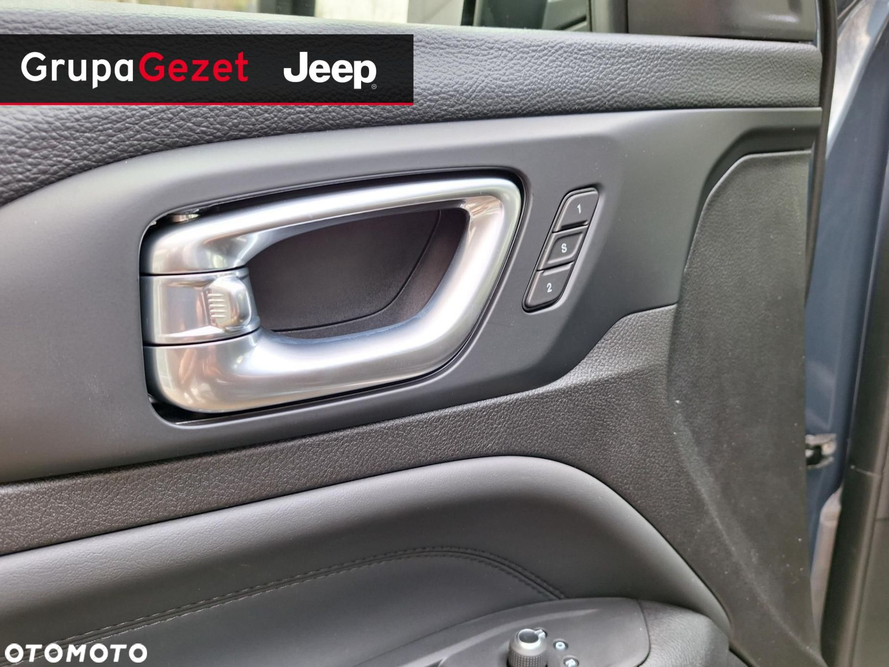 Jeep Compass - 12
