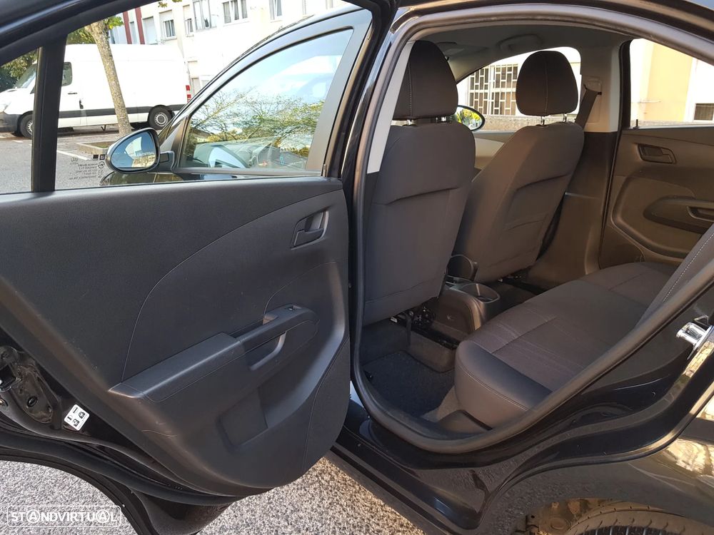 Chevrolet Aveo 1.2 LTZ - 24