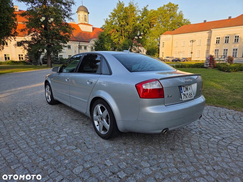 Audi A4 Limousine - 5