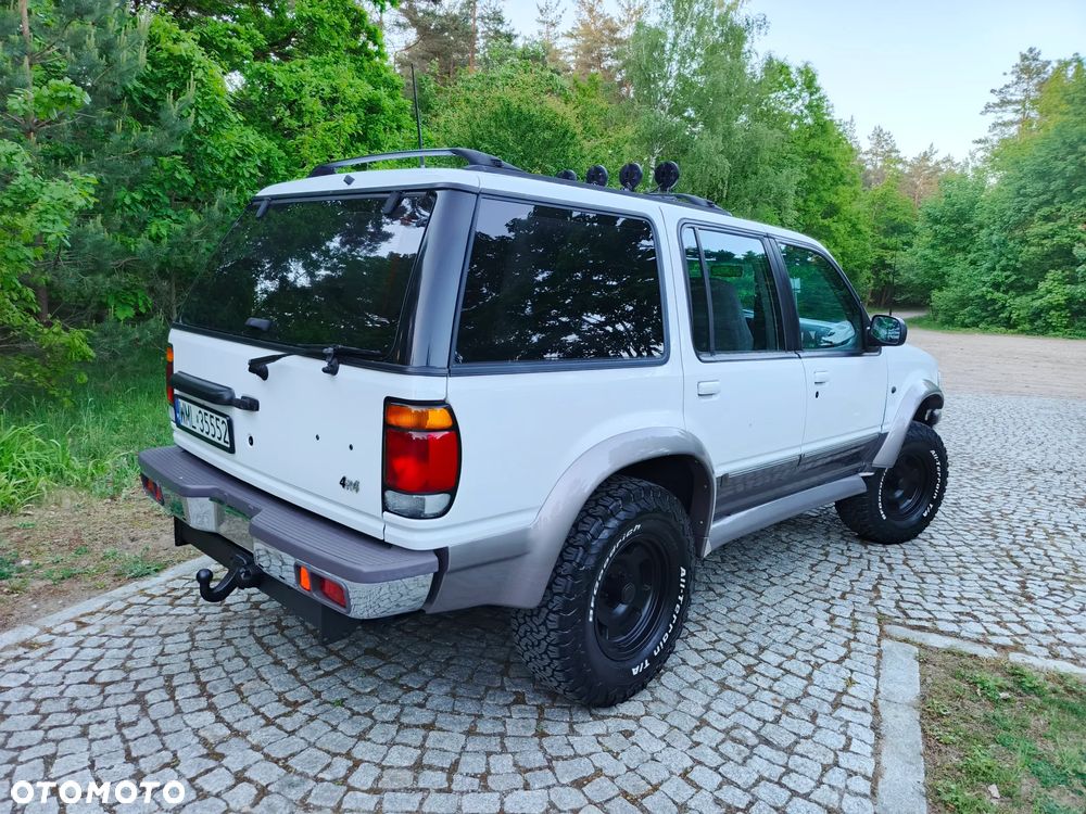 Ford Explorer - 36