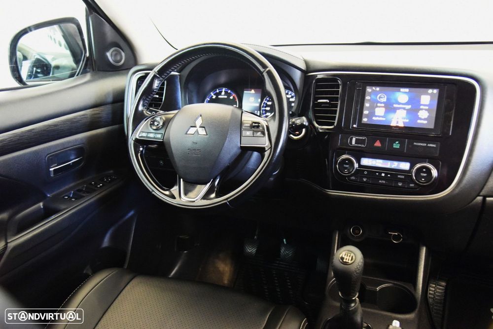 Mitsubishi Outlander 2.2 DI-D Intense - 17