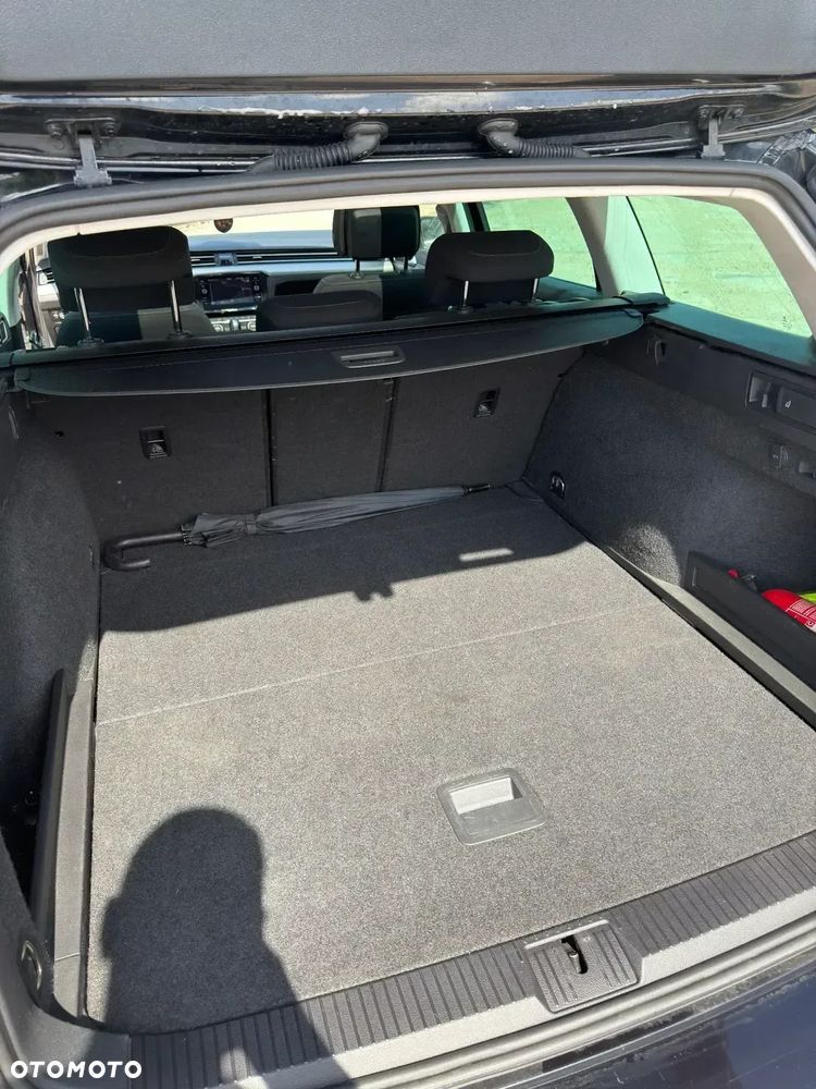 Volkswagen Passat 2.0 TDI SCR DSG - 32