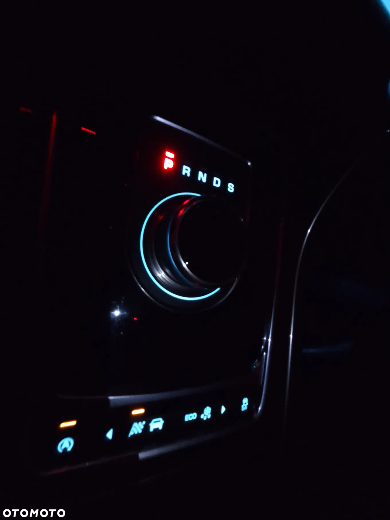Jaguar XE 2.0 D R-Sport - 36