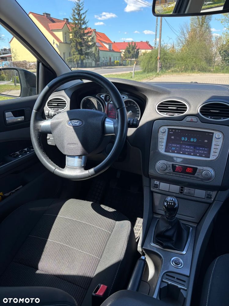Ford Focus 2.0 16V Titanium - 11