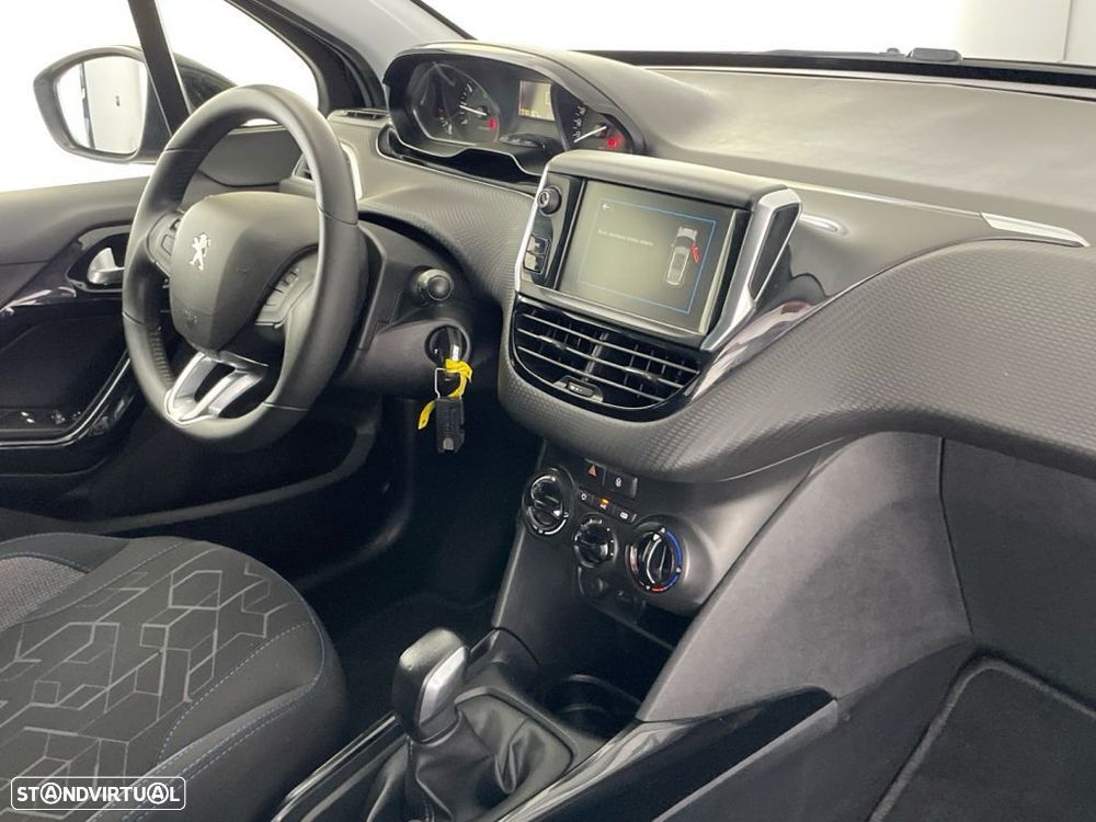 Peugeot 2008 1.2 PureTech Style - 22