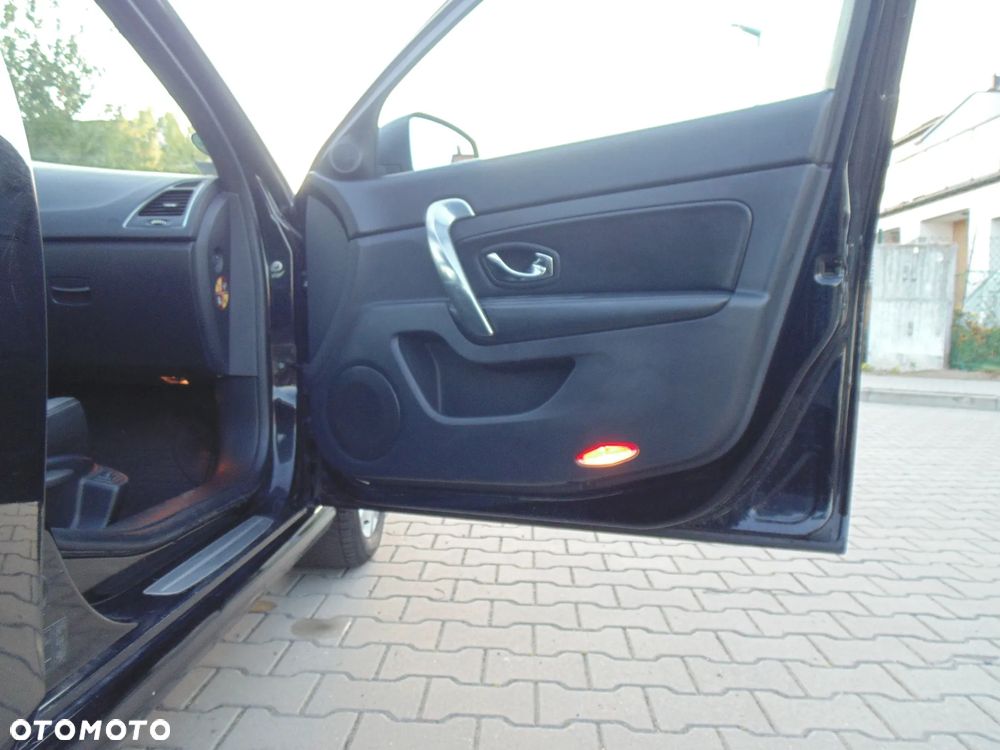 Renault Latitude 2.0 dCi Initiale - 31