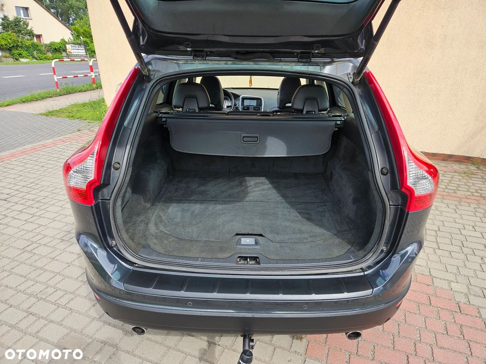 Volvo XC 60 D5 AWD Geartronic Summum - 27