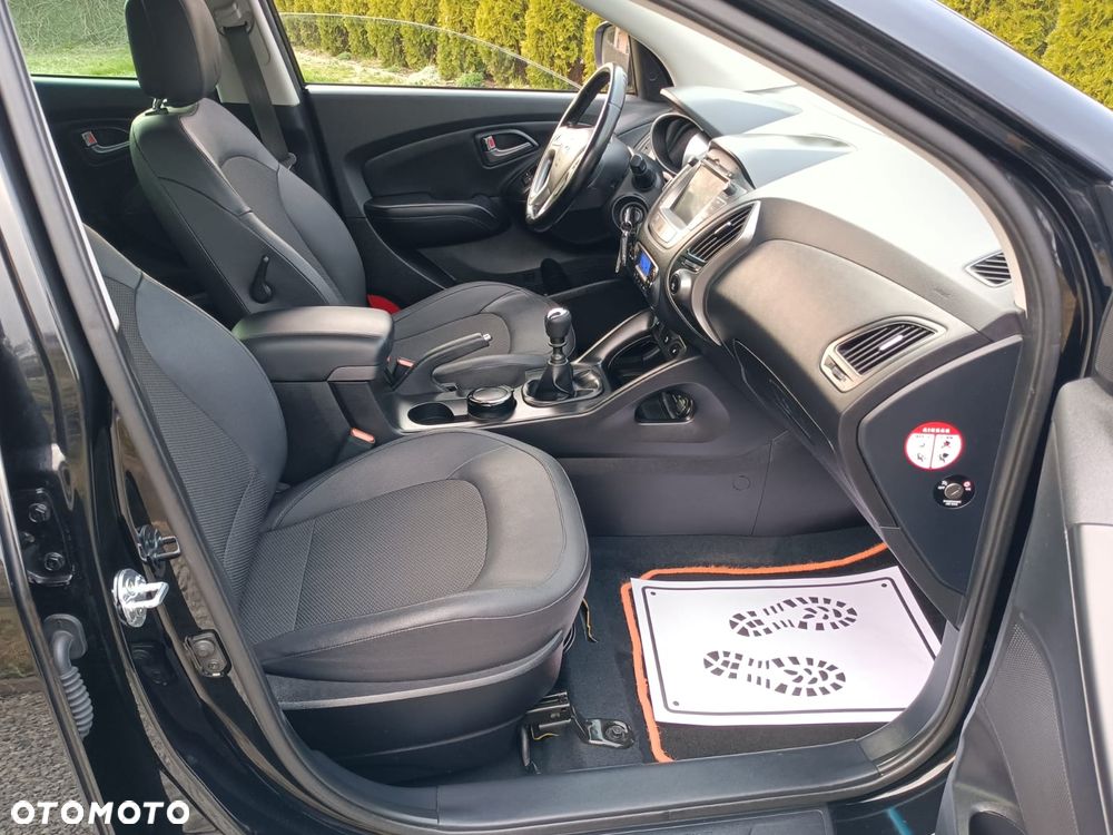 Hyundai ix35 1.7 CRDi 2WD blue Finale Gold - 25