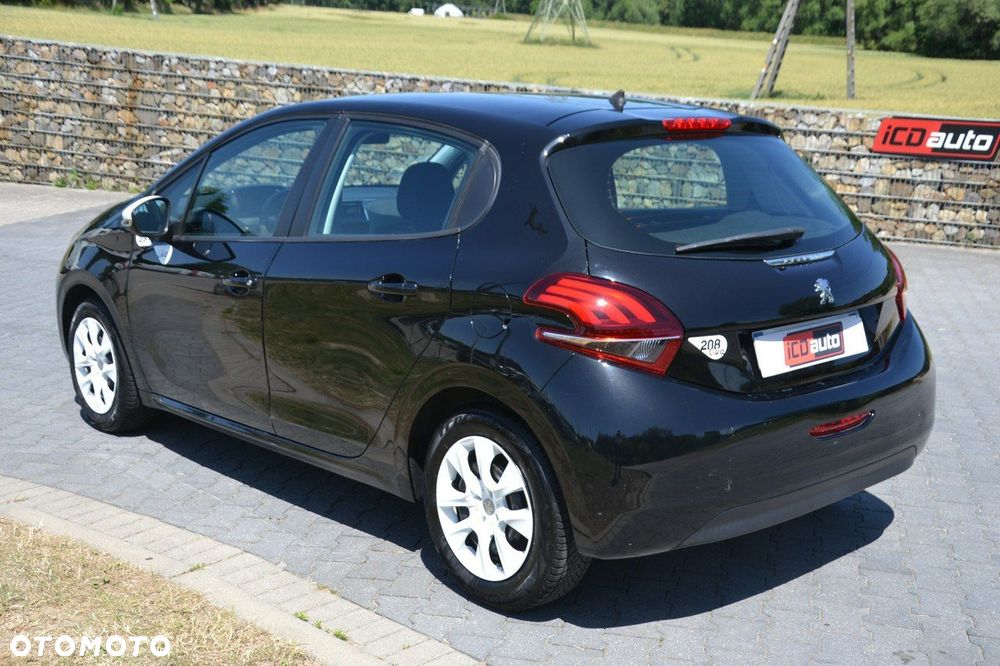 Peugeot 208 - 8