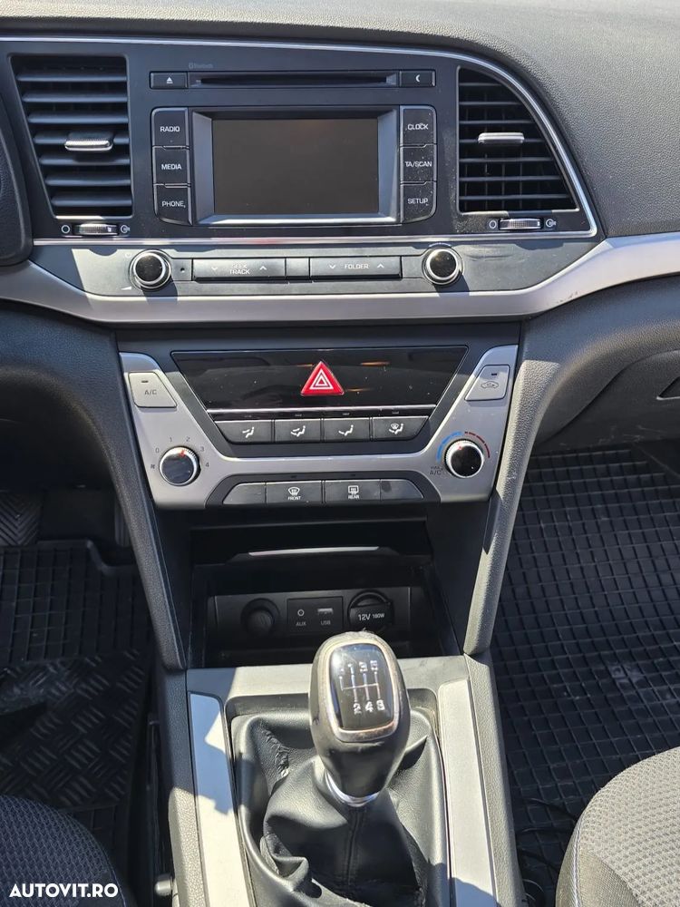 Hyundai Elantra 1.6 CRDI Comfort - 10