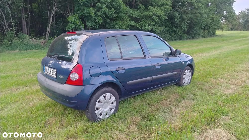 Renault Clio 1.2 16V Emotion - 12