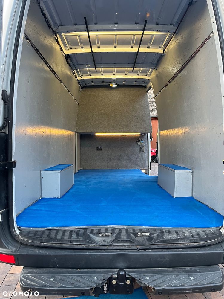 Mercedes-Benz Sprinter - 11