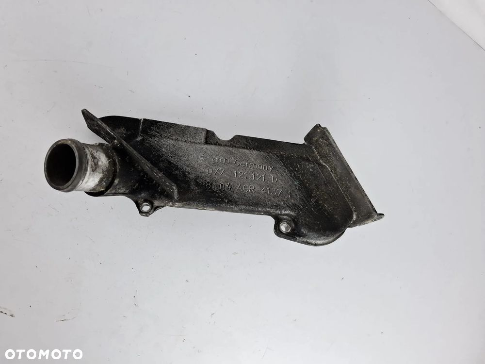 Obudowa Termostatu 3.7 4.2 Audi VW 077121121D - 1