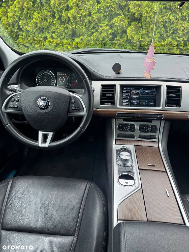 Jaguar XF 2.0 T Luxury - 14