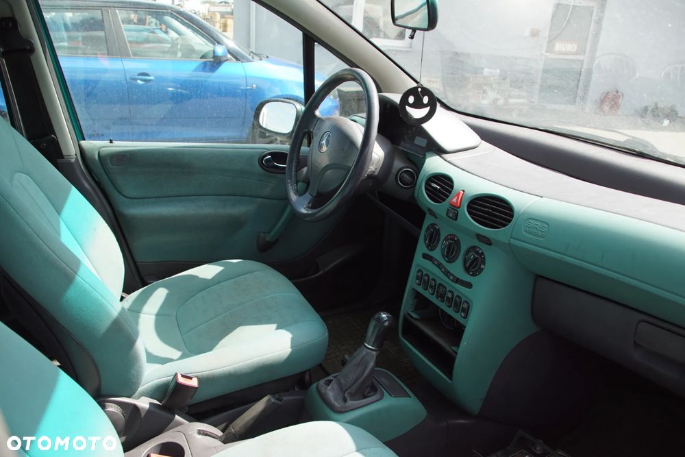 Auto na części - Mercedes A-Klasa W168 1.4 82 KM 166940 716501 282 1998R Silnik Skrzynia Drzwi Maska Błotnik Klapa Zderzak Lusterko Lampa Klamka Szyba Deska Kokpit Sterownik Moduł Czujnik Licznik Panel Kierownica - 15