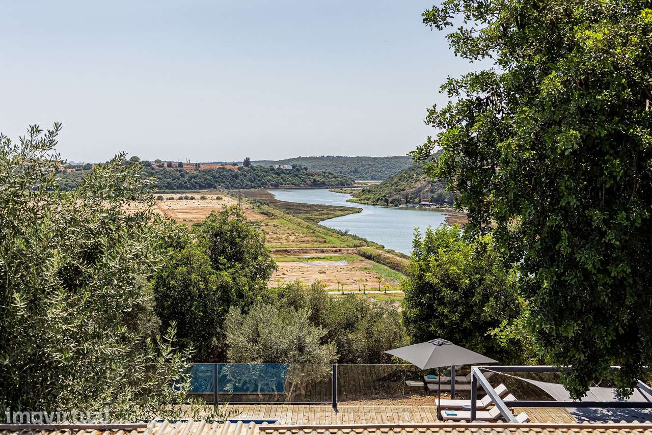 Villa T4 contemporânea à beira do rio no coração do Algarve - Grande imagem: 2/52