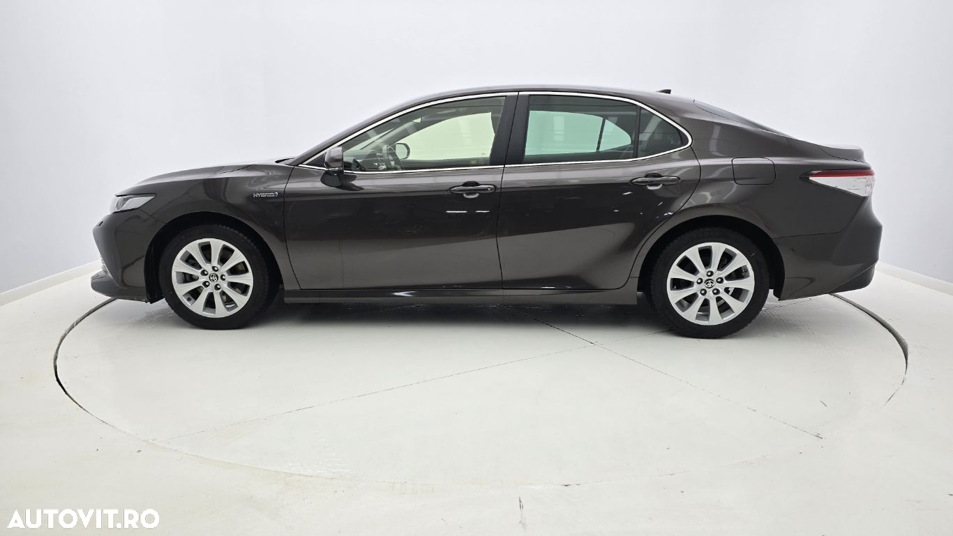 Toyota Camry - 10