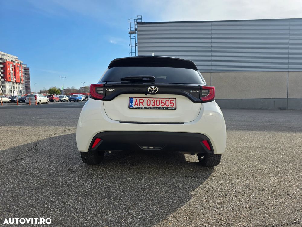 Toyota Yaris Hybrid 1.5 VVT-i Team Deutschland - 4