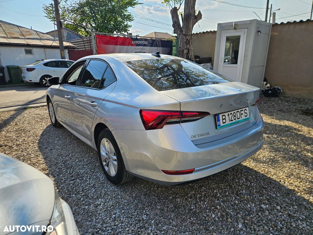 Skoda Octavia 2.0 TDI DSG Ambition - 3