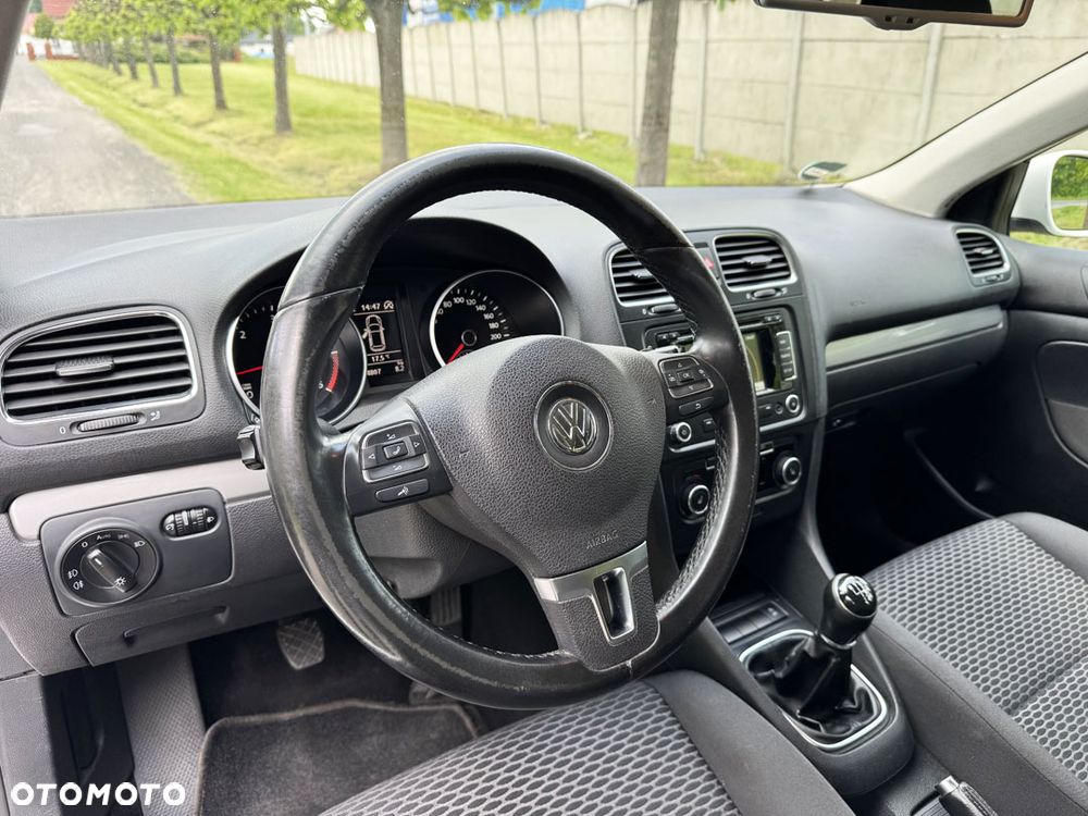 Volkswagen Golf 1.6 TDI DPF BlueMotion - 21