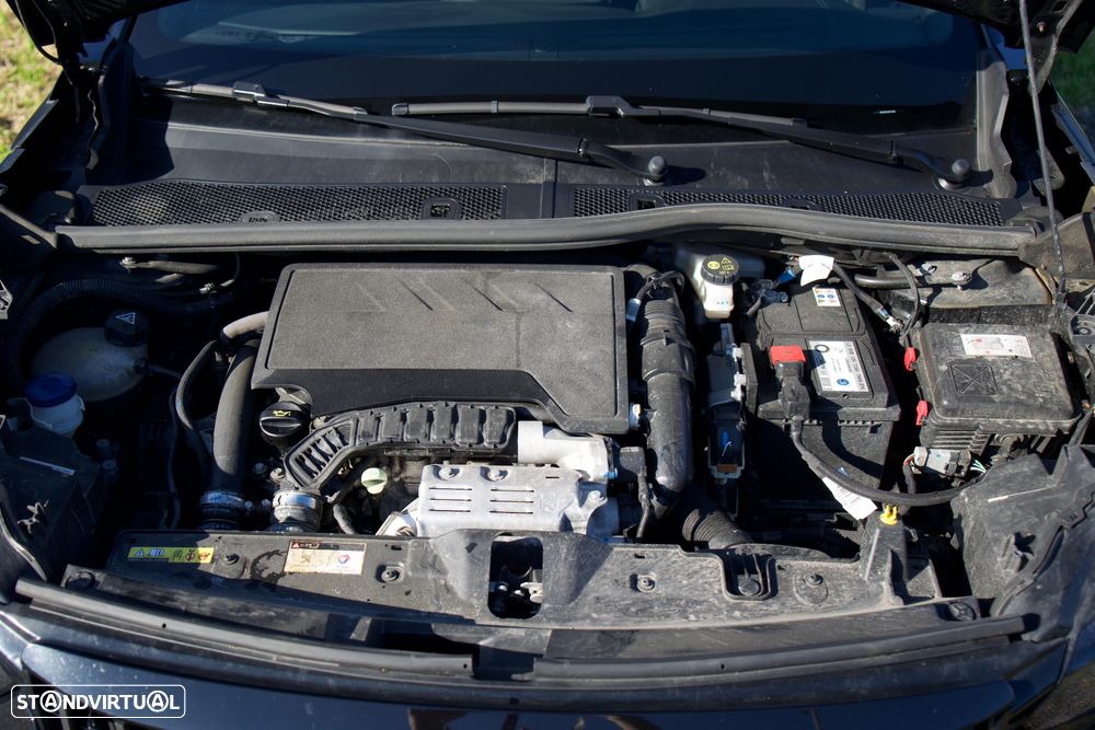 Peugeot 2008 1.2 PureTech GT EAT8 - 19