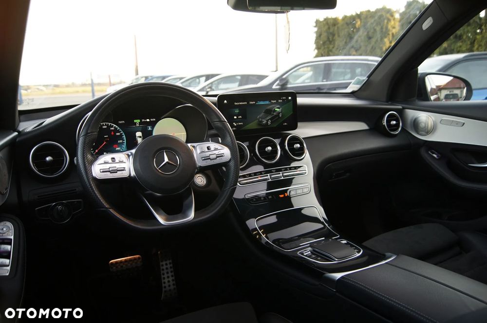 Mercedes-Benz GLC 300 e 4Matic 9G-TRONIC AMG Line - 16