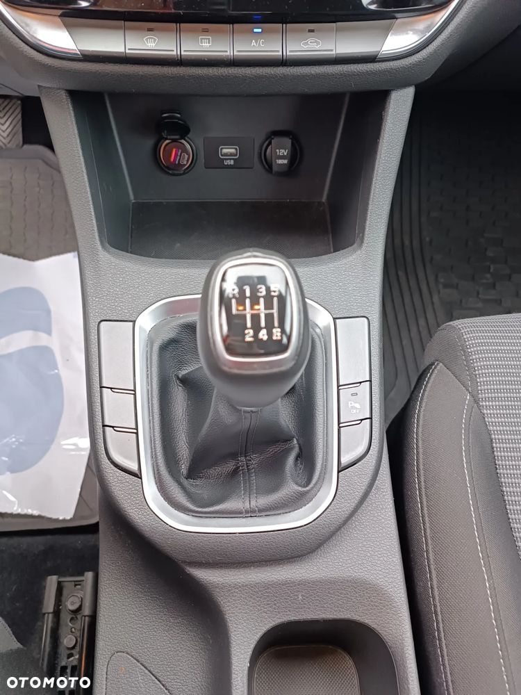 Hyundai i30 1.5 DPI Classic + - 19