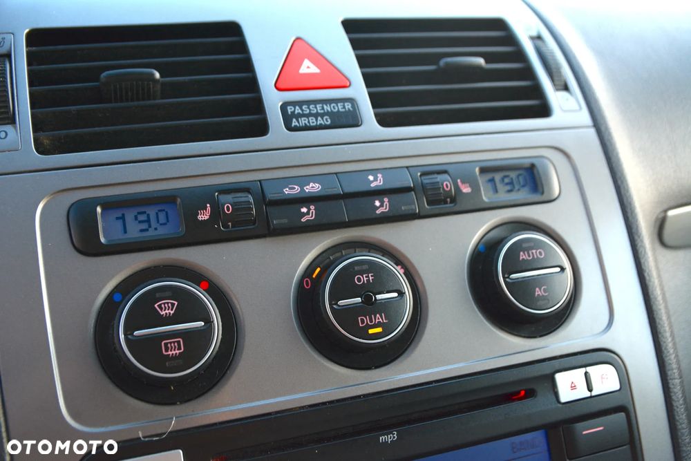 Volkswagen Touran 2.0 TDI DPF Trendline - 32