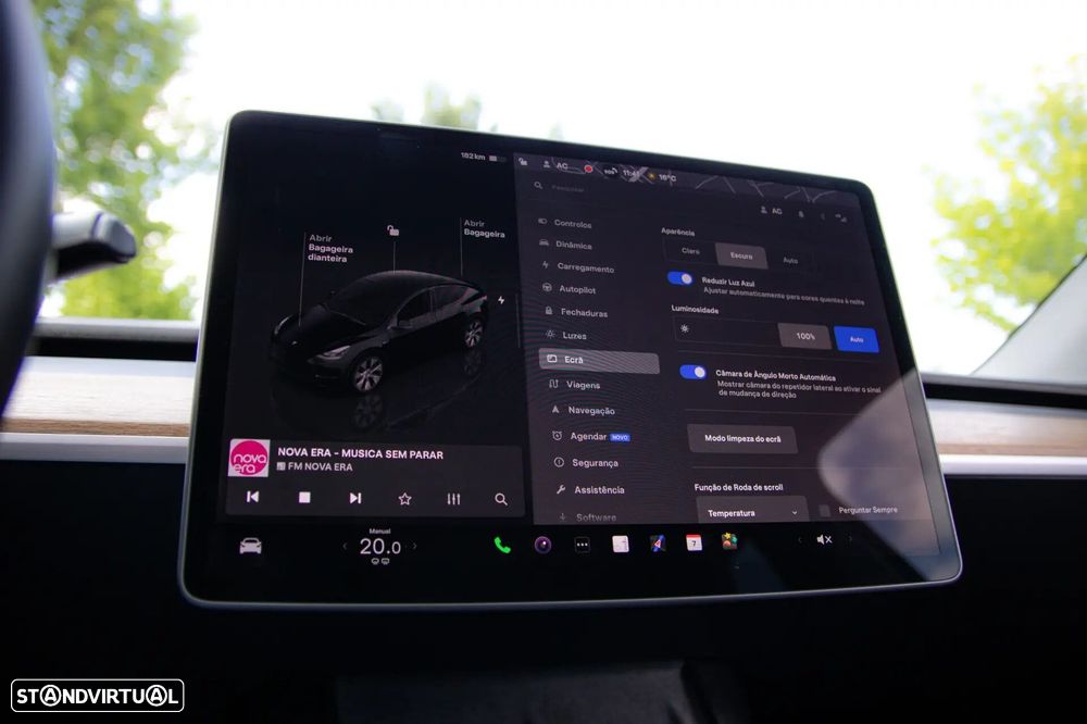 Tesla Model Y - 37