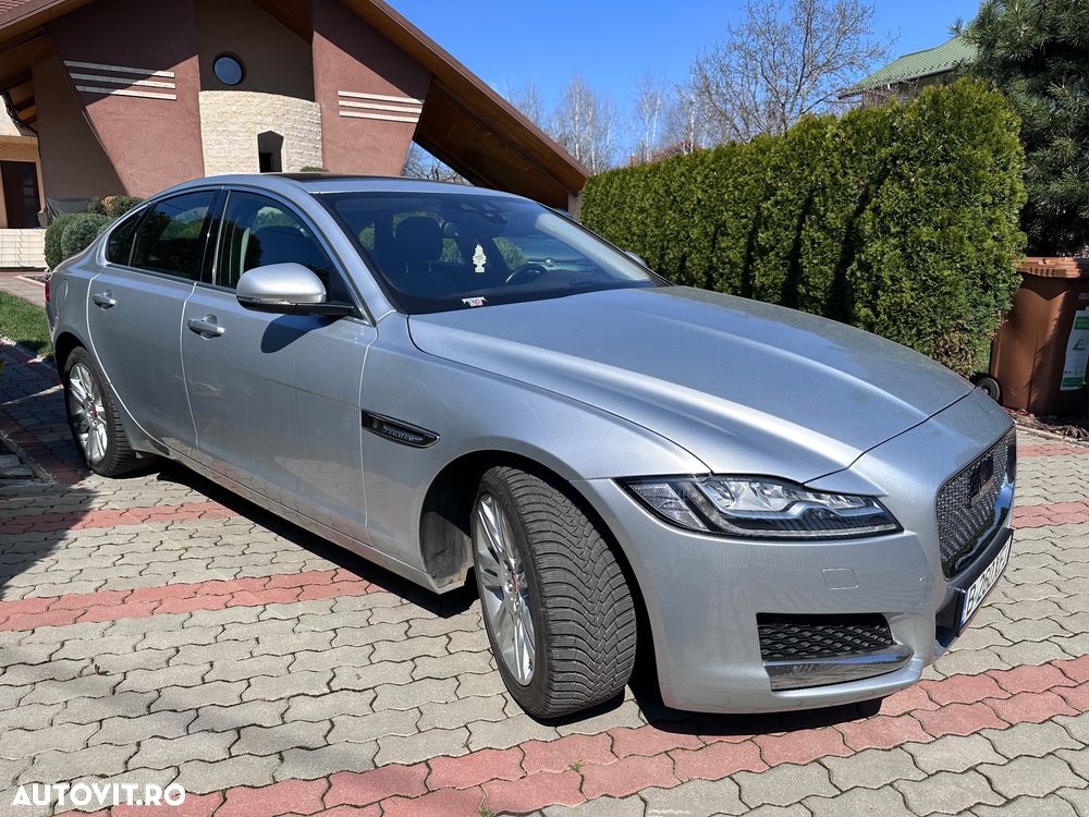 Jaguar XF 20d RWD Portfolio - 3