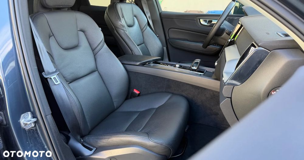 Volvo XC 60 B4 B Momentum Pro - 21