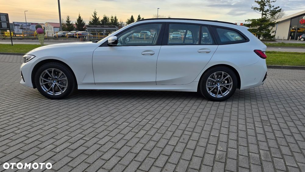 BMW Seria 3 320d Sport Line - 3